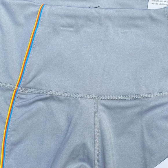 Nike Yoga Gray Rainbow High Waisted 7/8 Skinny Workout Silver Legging NEW S - Picture 4 of 13